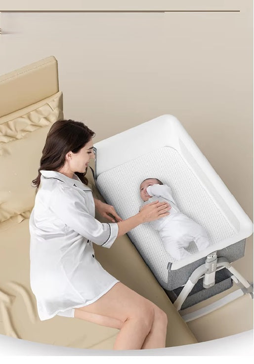 Curvear Portable Movable Crib Can Be Folded High and Low Adjustable Splicing Bed Modern Simple Baby Cradle Bed.